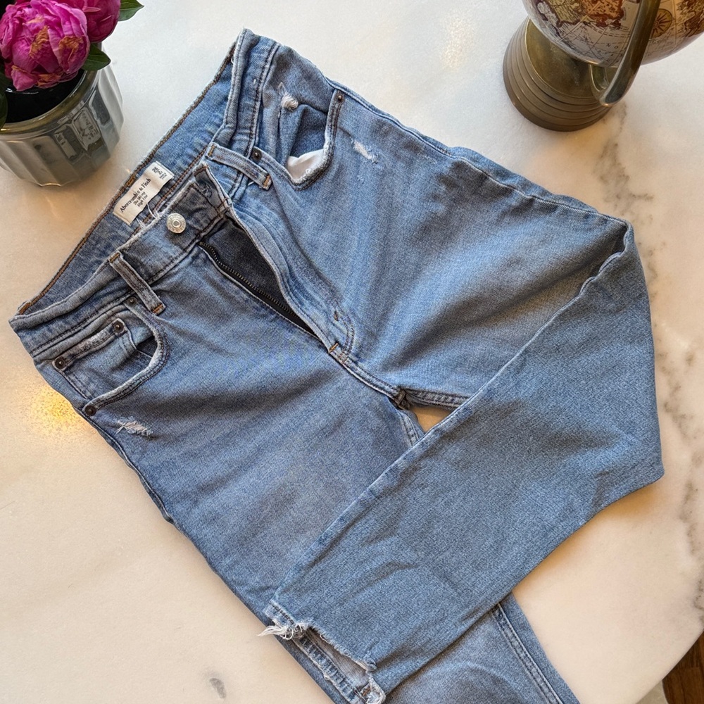 Abercrombie & Fitch The Skinny High Rise Distressed Skinny Jeans in 2S